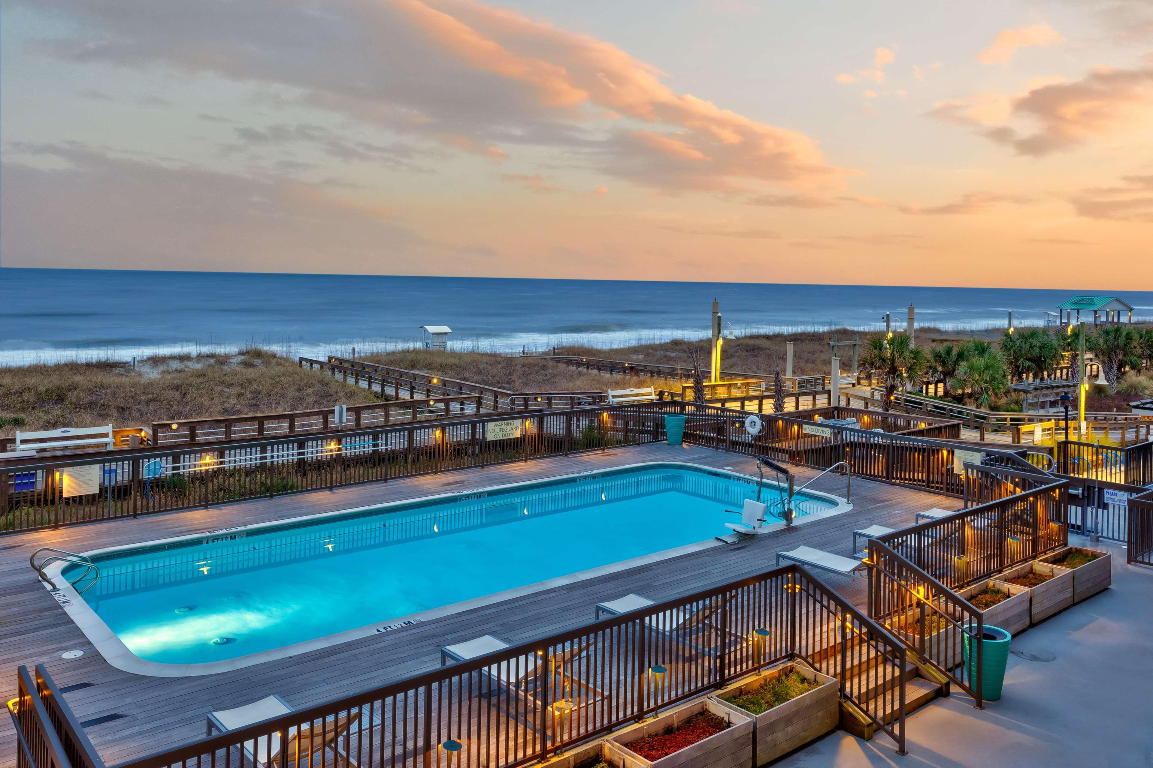 Hampton Inn & Suites By Hilton Carolina Beach Oceanfront Bagian luar foto