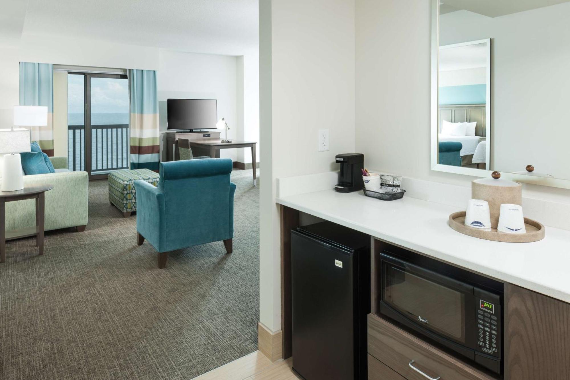 Hampton Inn & Suites By Hilton Carolina Beach Oceanfront Bagian luar foto