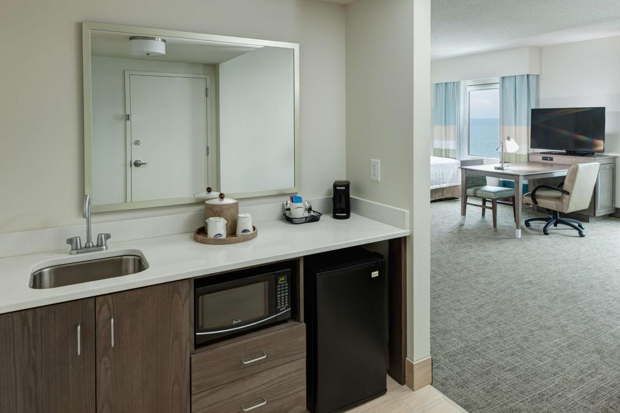 Hampton Inn & Suites By Hilton Carolina Beach Oceanfront Bagian luar foto