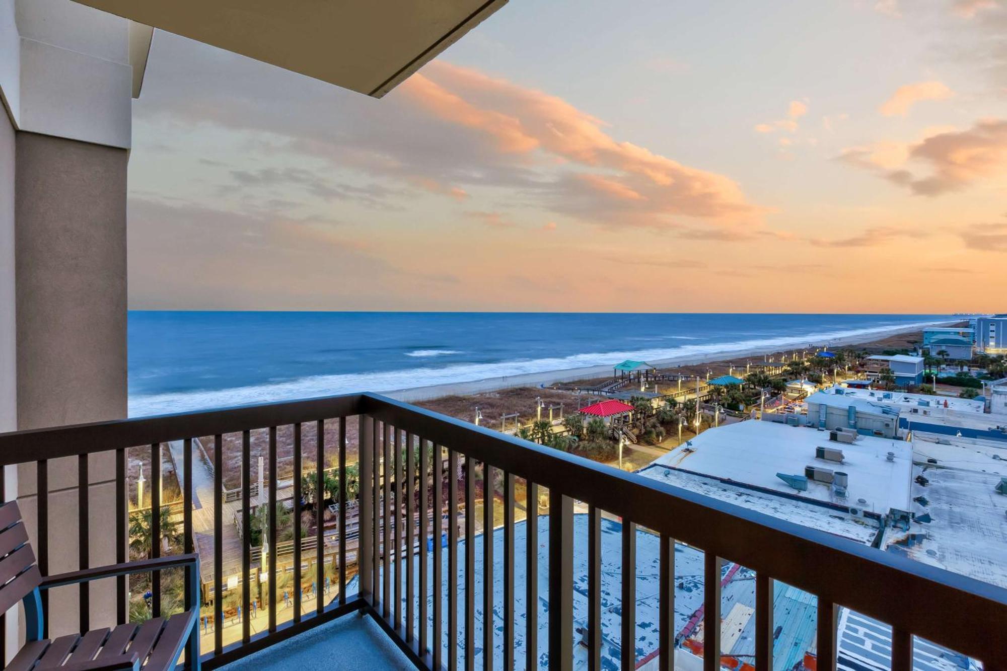 Hampton Inn & Suites By Hilton Carolina Beach Oceanfront Bagian luar foto