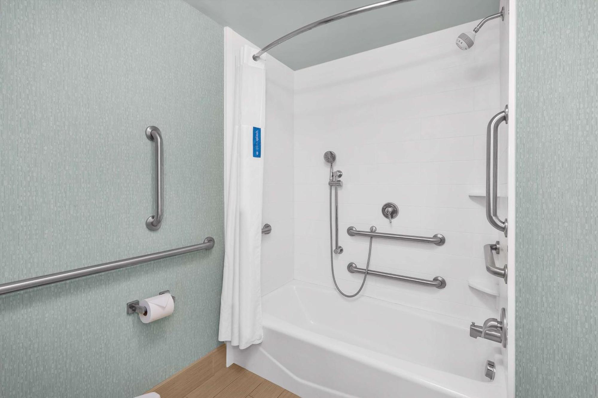 Hampton Inn & Suites By Hilton Carolina Beach Oceanfront Bagian luar foto