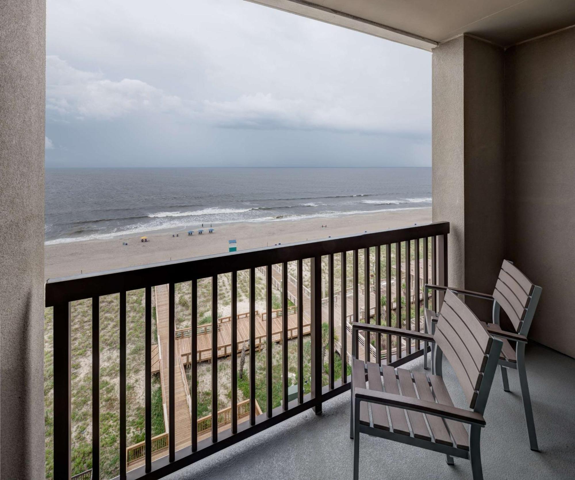 Hampton Inn & Suites By Hilton Carolina Beach Oceanfront Bagian luar foto