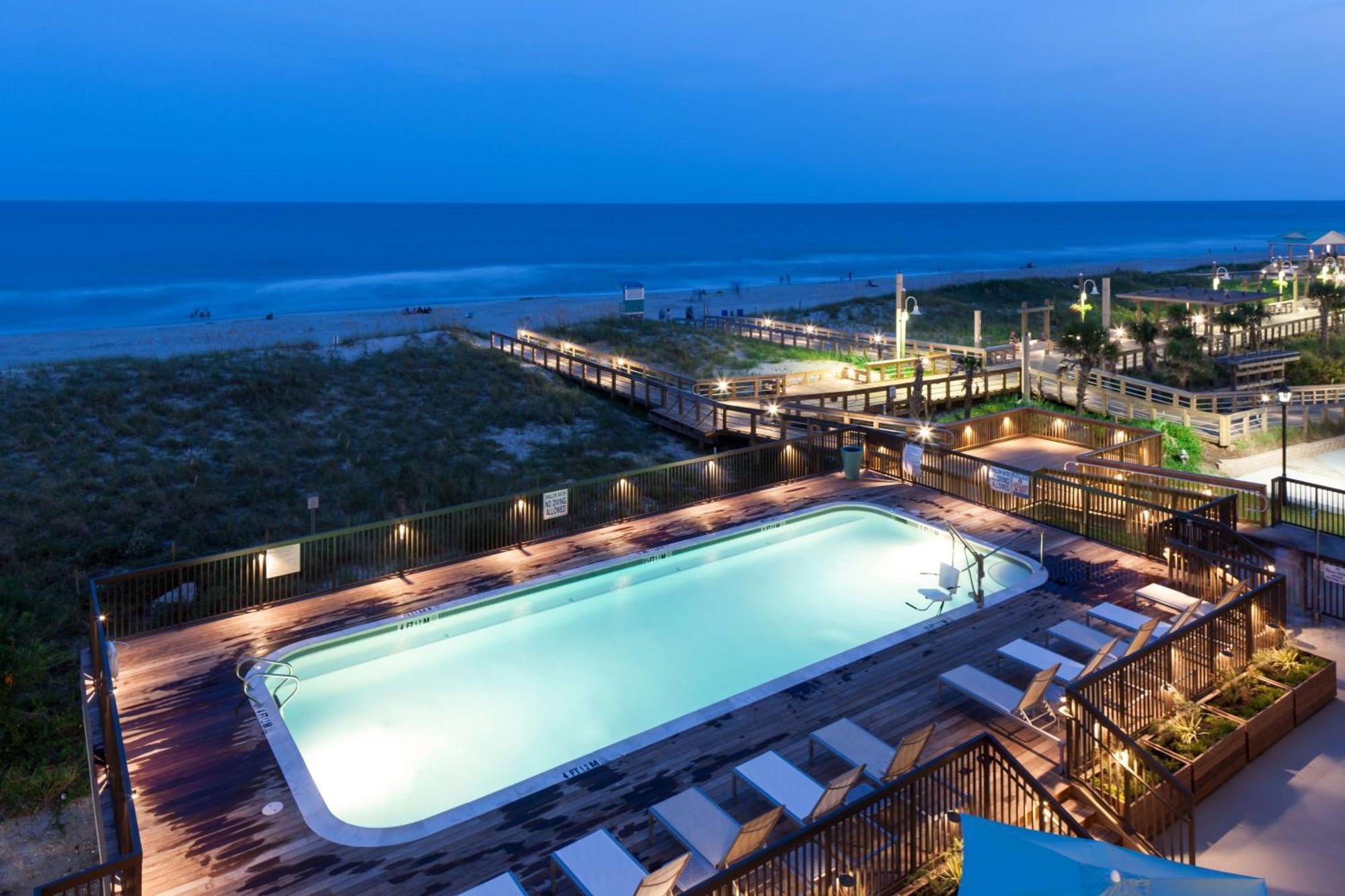 Hampton Inn & Suites By Hilton Carolina Beach Oceanfront Bagian luar foto